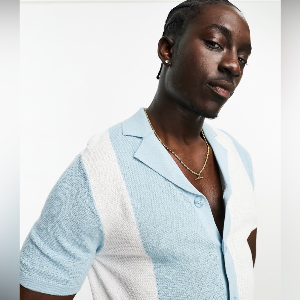 ASOS knitted revere short sleeve shirt, in light blue and white. men’s size M